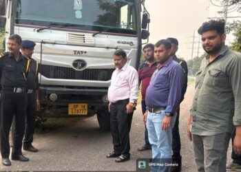अवैध डंपिंग पर ग्रेनो प्राधिकरण सख्त, एम्स गोल्ड होम पर 40,400 रुपये का जुर्माना